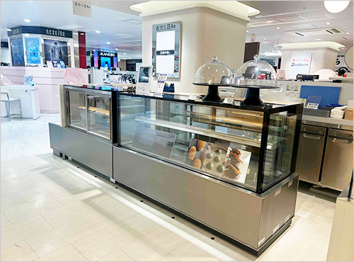 新宿店地下1階＝和洋菓子売場＜おかし日和＞ ディスプレー一例