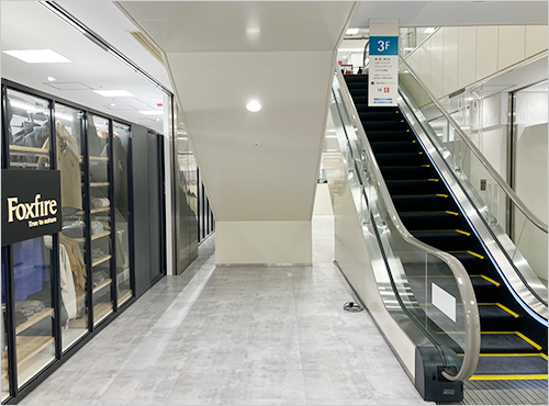町田店3階＝中央下りエスカレーター前フリースペース