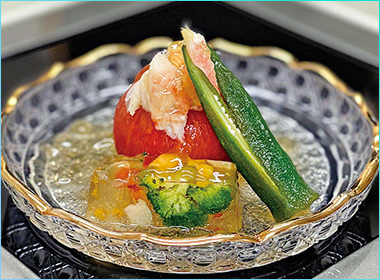 〈日本料理 車屋〉 フルーツトマトの冷製ジュレ仕立