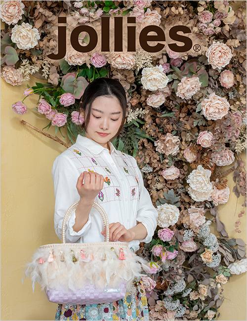 プラバッグ(W31×H19×D11cm) 11,880円  ふわふわフェザーが春らしく柔らかい色彩が特徴の最新作。