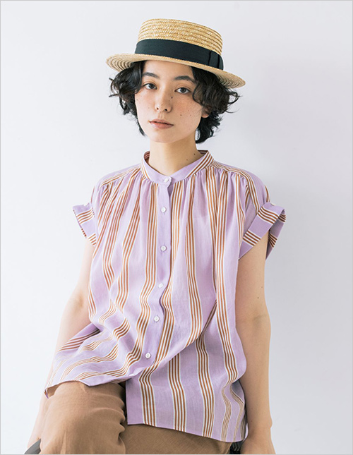 オリジナルトランゼットストライププリントブラウス (麻55％・綿45％／フリーサイズ) 15,400円 ※その他参考品  南仏の伝統的なストライプからインスピレーション。インポートを思わせる、きれいな色合いが目を引くストライプは＜ポンデシャロン＞オリジナルです。真夏に心地よいラミーコットン素材にプリントし、軽やかな着心地に仕上げました。