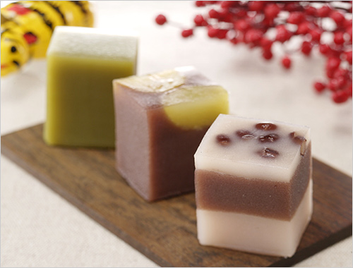 抹茶ういろ(1本) 550円 栗ういろ(1本) 800円 桜ういろ(1本) 650円