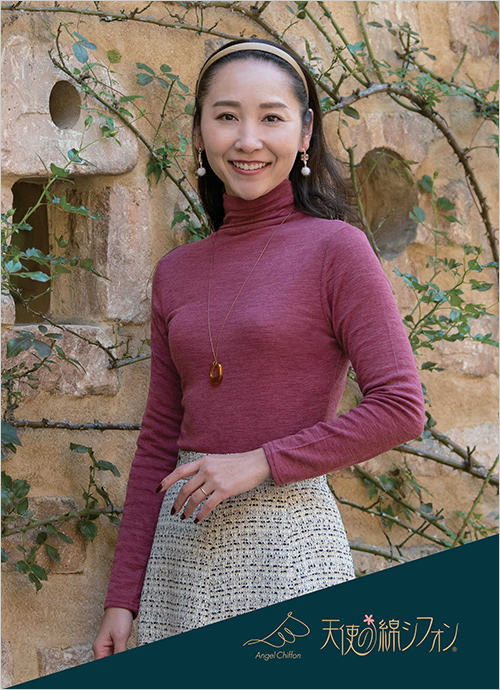 ウールプラス ハイネック長袖(表側：毛100％／裏側：綿100％) 12,980円  冬の人気アイテム「ウールプラス ハイネック長袖」はウールの暖かさと綿のやわらかな着心地を兼ね備えた逸品です。 ※その他参考品