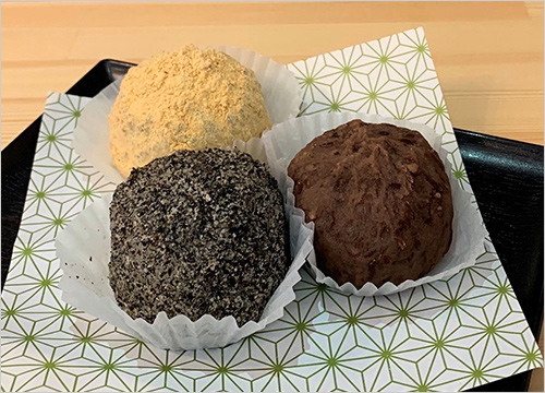 おはぎ各種(1個) 324円