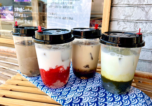 わらびもちラテ(黒糖・いちご・ほうじ茶・抹茶) テイクアウト：(1杯) 540円 イートイン：(1杯) 550円