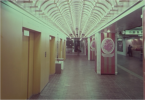 待ち合わせの定番。小田急線町田駅西口。1976年(昭和51年)当時 小田急線西口改札付近