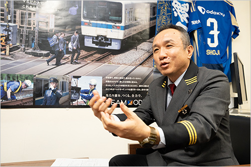 「地域とのつながり」について語る駅長。