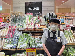 ＜九州屋＞に35年間勤務されているTさん