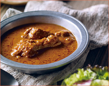 〈イザメシDeli〉ヨーグルトが隠し味のスパイシーチキンカレー