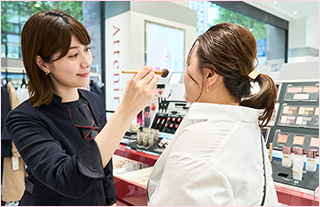 〈アテニア〉春限定メイク タッチアップキャンペーン