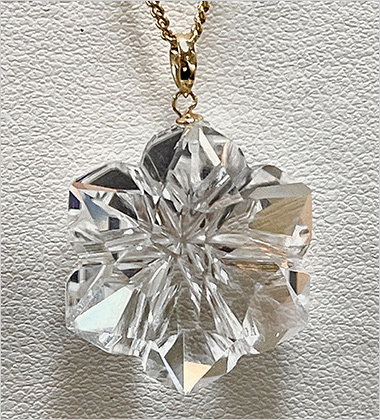 小田切製作所／水晶ペンダントトップ　ハナミズキ