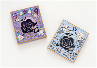 〈アナ スイ〉タオルハンカチーフ1P箱入り