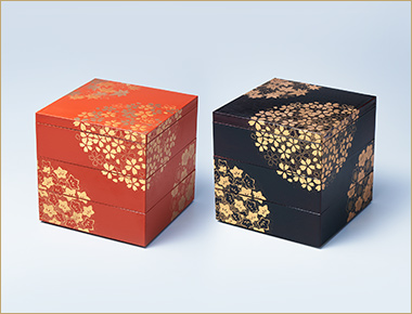 〈山中塗〉花丸春秋4.0三段重〔古代朱／溜〕