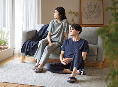 〈ウチノ バス＆リラクゼーション〉UCHINO リカバリーシリーズ ニットTシャツ、ニットストレートパンツ