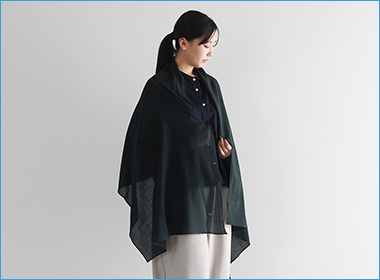 〈コレパン〉［HUIS］ウォッシャブルウールストール〔ダークグリーン〕