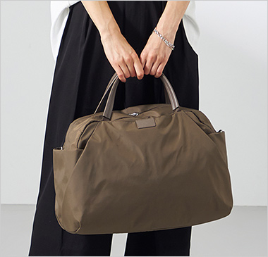 〈イザック〉ナイロンタフタトラベルボストン