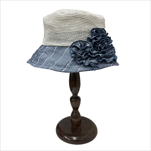 ボンボンボーダープチフリル (クラウン：麻100％、ブリム：綿93％、アクリル4％、その他3％) 18,700円