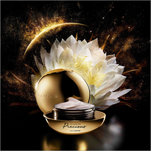 クラランスプレシャス ラ クレーム(50ml) 46,200円  ラグジュアリーなテクスチャーが肌の上をすべるような心地よい感触のクリーム。
