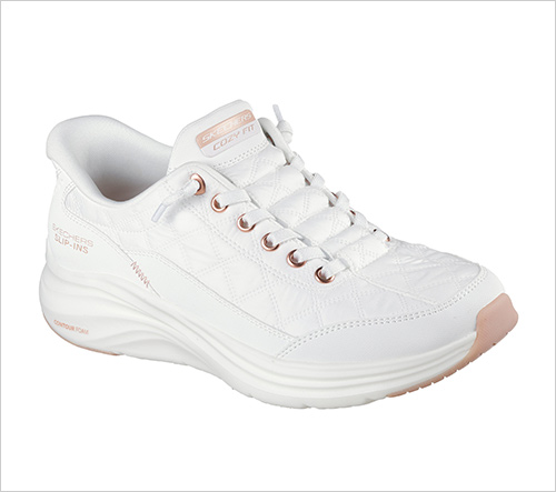 コンツアーフォームーコージーフィット (キルティング素材×人工皮革／底材：ラバーソール／22.5～25.0cm) 13,750円  スケッチャーズ ハンズフリー スリップインズが、すぐに足にフィット。ソフトなキルティング素材が足を包み込み、自然なフィット感で格段の快適性を提供します。ミッドソールが足の形にフィットし、歩くたびにソフトな履き心地を実現。靴ひもを結ぶ必要のないストレッチレースを採用。