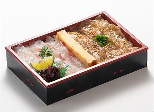 天然鯛昆布〆胡麻和え弁当(1折) 1,998円  天然鯛の昆布〆と胡麻和えの2種類が楽しめるお弁当です。
