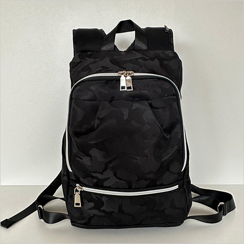 Sサイズ(本体：ポリエステル／W23×H35×D13cm／約445g) 14,080円 Lサイズ(本体：ポリエステル／W27×H40×D15cm／約515g) 16,280円
