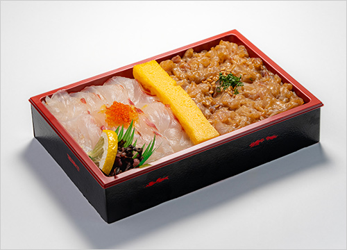 天然鯛昆布〆胡麻和え弁当(1折) 1,998円  天然鯛の昆布〆と胡麻和えの2種類が楽しめるお弁当です。