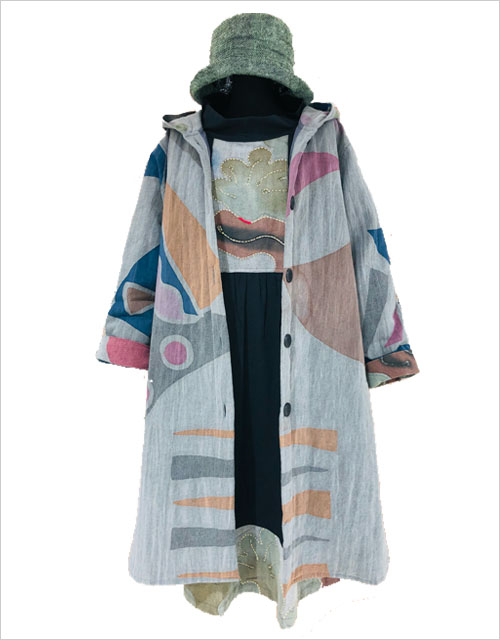 ろうけつ染めコート(綿100％／フリーサイズ) 38,500円 ろうけつ染めワンピース(綿100％／フリーサイズ) 27,500円 織りの帽子(綿100％／フリーサイズ) 4,950円