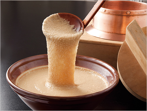 味付とろろ(80g×4袋) 1,620円  とろろ懐石の専門店＜浅草むぎとろ＞が仕立てた本格「だし入りとろろ」。粘りの強い大和芋を粗擦りにし、かつお節と昆布のだしで上品な旨みを引き出しました。むぎごはんにのせるだけで、お店の味をそのままご家庭で手軽に楽しめます。