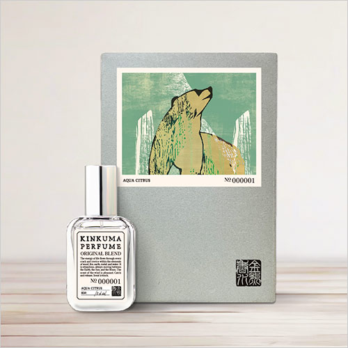KINKUMA ORIGINAL BLEND 01 アクアシトラス(オードパルファム・24ml) 4,950円  金熊香水の名刺代わりの12種類のオリジナルブレンドの香りです。 それぞれ、金熊ベースの中から3つを選んで調合されています。金熊香水が初めての方や新しい香りに出会いたい方におすすめです。