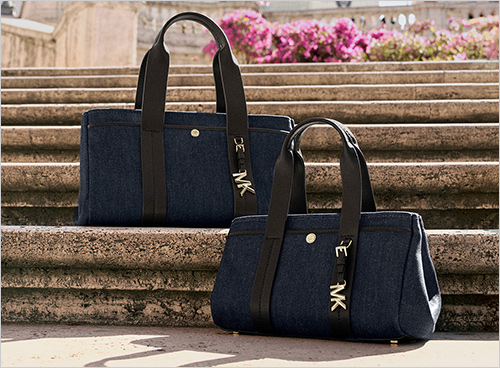 ROMEE 上：スモール(綿／W31×H19.5×D17cm) 49,500円 下：エクストラスモール(綿／W23×H15.5×D13cm) 36,300円  どちらのサイズも必需品を収納できるフロントのスナップポケット、そしてハンズフリーで使える長さ調節可能なストラップを備えています。