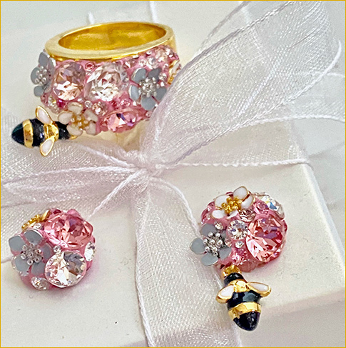 〈神戸アンジェリカサロン〉クリスタル・アンジュ・ビー リング、ピアス