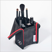 ブラシが立てられるメイクポーチ