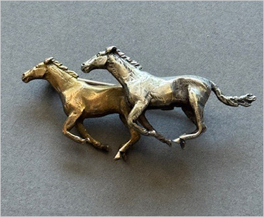 ＜シャドリュンヌ＞馬二頭ブローチ ゴールド製