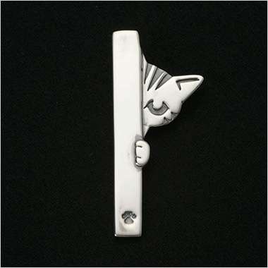 ＜江口タツオ＞シルバーペンダント「みてる猫」