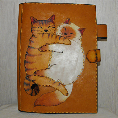 ＜アトリエCATS＞A5ノートカバー「HUG」