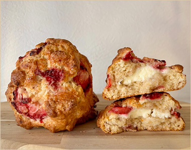 アーリーバーズモーニングクラブ ストロベリークリームチーズスコーン