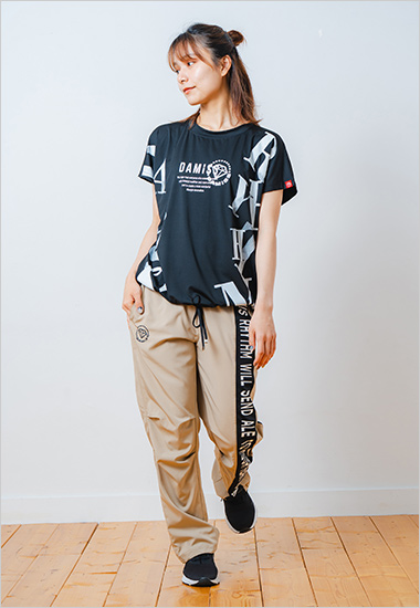 〈ダミス〉グラデーションテキストTシャツ、Airyスタンダ－ドパンツ