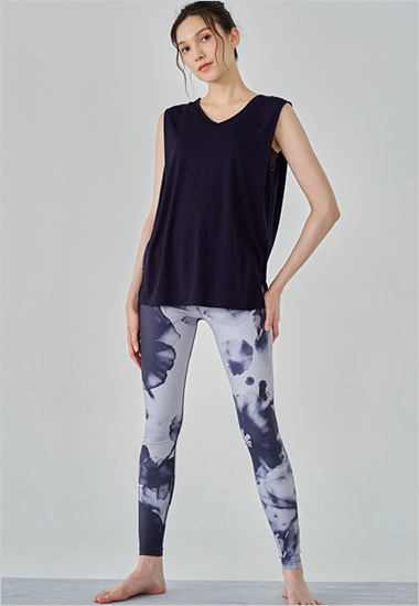 〈リアルストーン〉スリーブレストップシャツ、フルレギンスパンツ