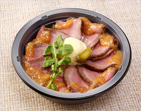 ＜西洋銀座＞国産牛のローストビーフ丼～伝統の和風シャリアピンソース～