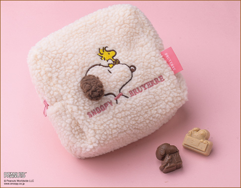 〈スヌーピー meets ブリュイエール〉スヌーピー meets ブリュイエール もこもこスクエアポーチ