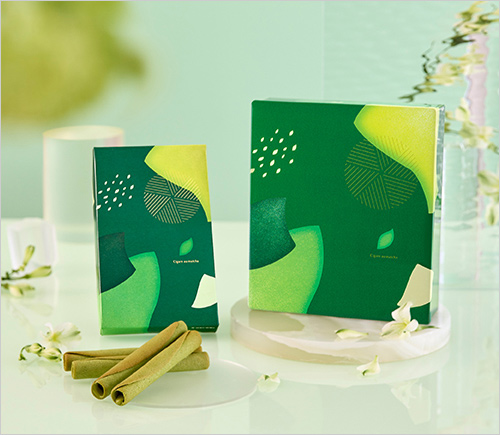 シガール オゥ マッチャ 左：(5本入) 1,080円 右：(14本入) 3,132円  抹茶のほろ苦さとバターの豊かな風味が絶妙なバランス。後味まで楽しめる、やさしい口どけの抹茶シガールです。 ※数に限りがございます。無くなり次第終了となります。