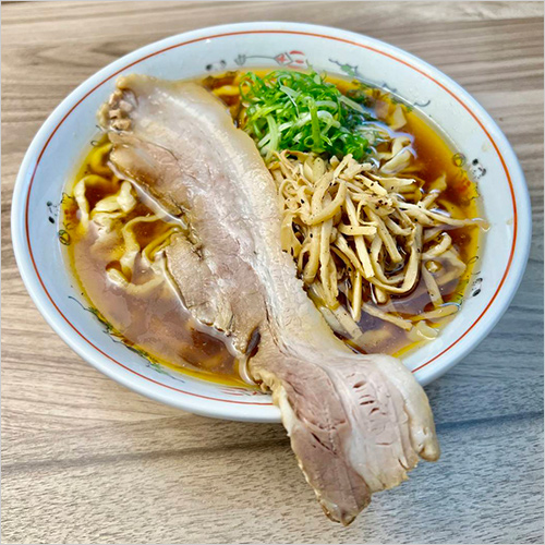 喜多方醤油ラーメン(1杯) 1,250円  3種の煮干・真昆布・鰹節を使ってふんだんに出汁を取りました。喜多方の特徴でもある平打ち縮れ麺をお楽しみください。