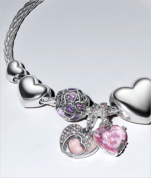 Mothers Collection ブレスレット(スターリングシルバー) 16,500円 チャーム(スターリングシルバー、キュービックジルコニア、ムラノガラス、エナメル) 5,500円から  お好みのチャームを組み合わせて、オリジナルのブレスレットをおつくりいただけます。 ※チャームブレスレットは、組み合わせ価格となります。