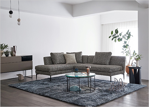 RUBEL ルベル ソファセット(布地：FG-8006)  T565-20A 2Pアームレスソファ (W143×D85×H68×SH43cm) 411,400円 T565-32LA コーナーカウチ (W180×D85×H68×SH43cm) 487,300円 T565-35 背クッション (W60×D16×H45cm) 49,500円×3個  幅広いテイストのお部屋と相性の良いモダンスタイルのソファです。快適な座り心地は、お好みでハードまたはソフトからお選びいただけます。自由な組み合わせで、選ぶ楽しみも広がります。 ※画像はイメージです。