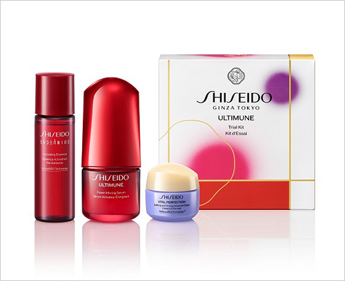 SHISEIDO アルティミューン™ トライアル キット 26 リミテッドエディション(限定品) 7,700円  輝くような透明感と、なめらかな肌へ導く化粧液。うるおい満ちるつや、なめらかさ、ハリを引き出す美容液。弾むようなハリ、つやで若々しい印象の薬用クリーム。メラニンの生成を抑え、シミ・そばかすを防ぎます。3ステップで生命感あふれるつややかな肌へ。  【セット内容】 ・SHISEIDO オイデルミン エッセンスローション(化粧液／特製サイズ30ml) ・SHISEIDO アルティミューン™パワライジング セラム(美容液／特製サイズ15ml) ・SHISEIDO バイタルパーフェクション アドバンスクリーム【医薬部外品】(薬用クリーム／特製サイズ15g)  ※数に限りがございます。無くなり次第終了となります。  