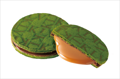 普門庵 京ラングヴェール(1箱／6個入) 1,296円  特選宇治抹茶「普門」を練り込んだ深緑の生地で、キャラメルショコラを挟みました。