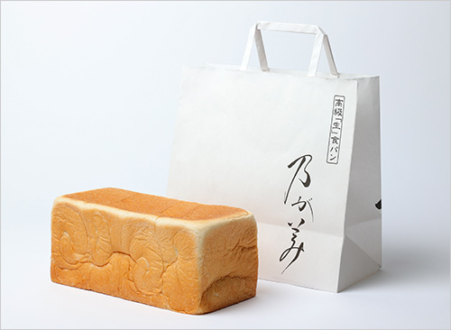 創立乃が美レギュラー(2斤) 1,100円  そのままお召し上がりいただくのが一番おいしいシンプルな食パンは、てみやげにもおすすめです。