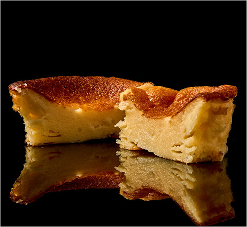 バスクチーズケーキ(1個) 324円  材料のメインとなるクリームチーズを数種類使うことで、濃厚さと味わいを追求した一品。