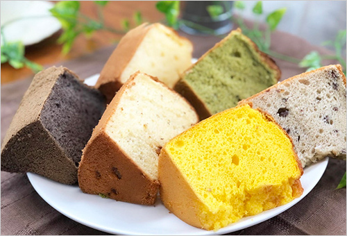 コボシフォン(1個) 各380円  生クリームなしでもしっとりとろける生のような食感のシフォンケーキ。