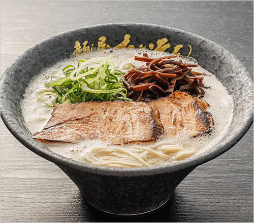 濃厚博多豚骨ラーメン(1杯) 1,200円  骨の旨みを極限まで引き出し臭みを抑えた濃厚博多豚骨ラーメン。